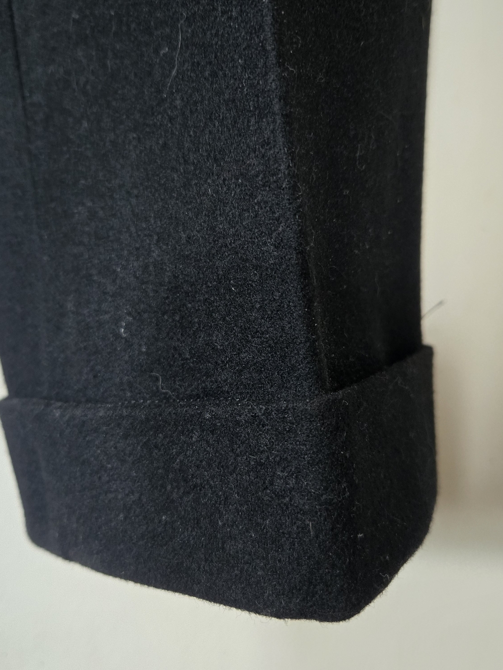 Prada Black Pleated Cuffed Hem Tailored Wool Trousers Size 28 Wool Blend Lined. - Picture 4 of 7